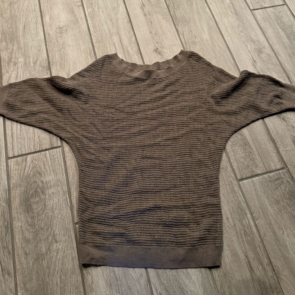 Taupe color knit 3/4 sleeves top from Express size M
